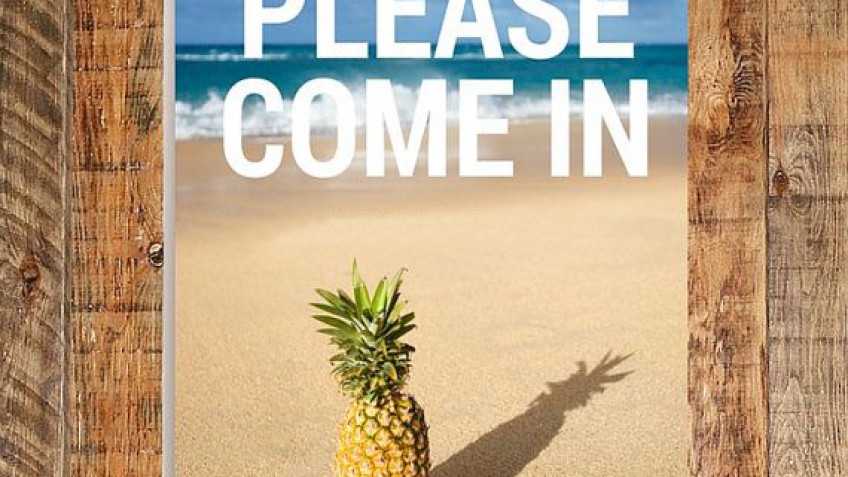 Pineapple welcome sign